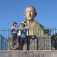 statue of mercado